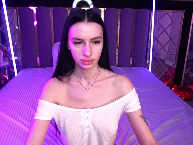 SnowWhiteee from BongaCams is Freechat