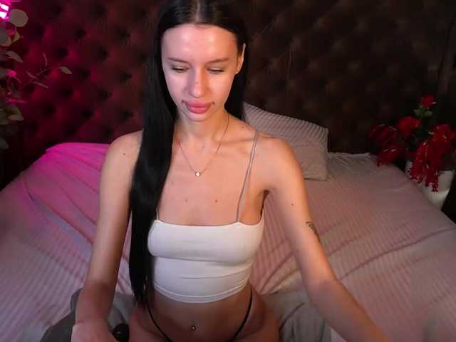 SnowWhiteee live cam