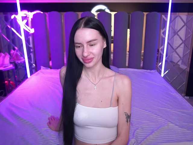 SnowWhiteee live cam