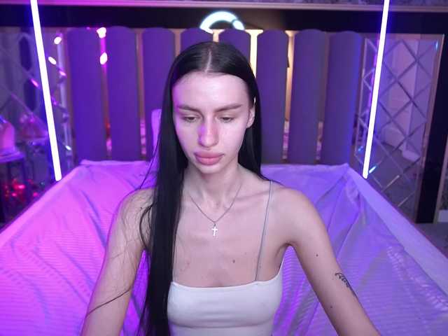 SnowWhiteee live cam