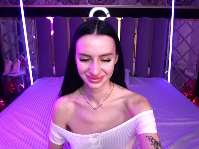 SnowWhiteee from BongaCams is Freechat