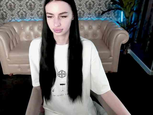 SnowWhiteee webcam