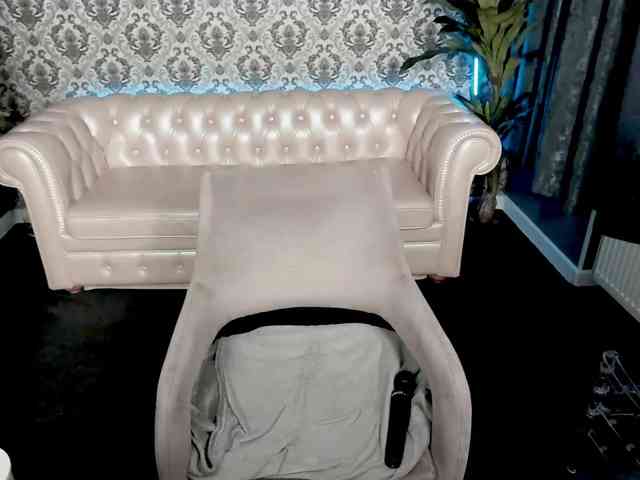 SnowWhiteee webcam
