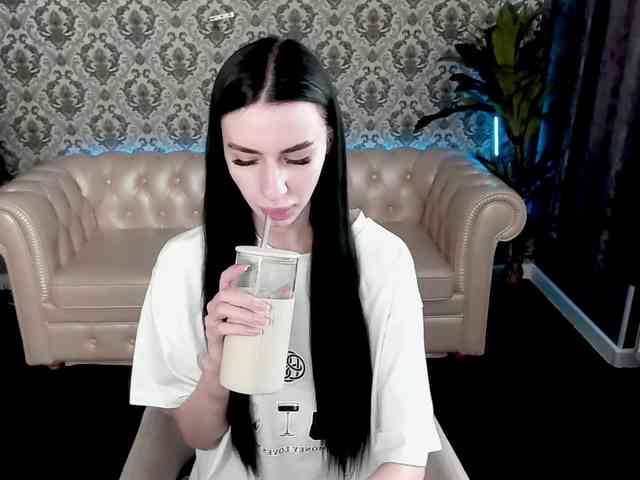 SnowWhiteee webcam