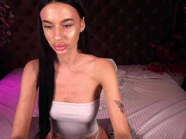 SnowWhiteee webcam