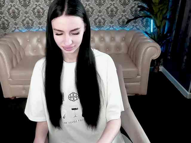 SnowWhiteee webcam