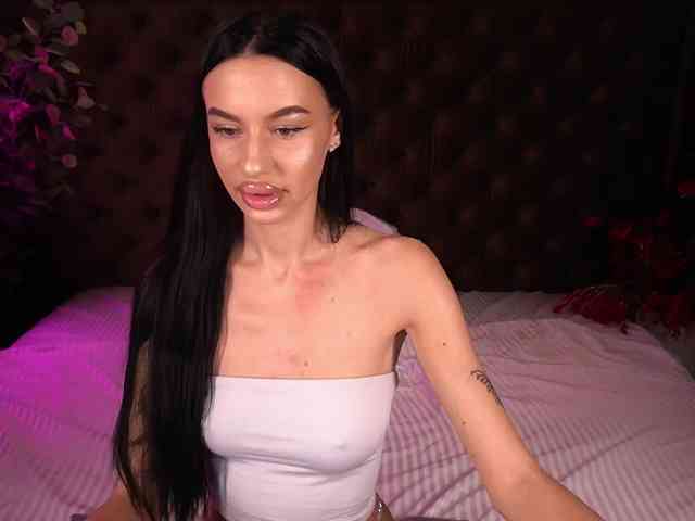 SnowWhiteee webcam