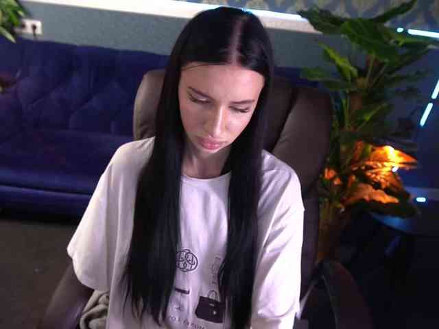 SnowWhiteee webcam