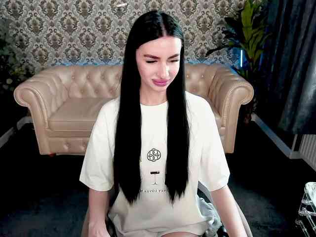 SnowWhiteee webcam