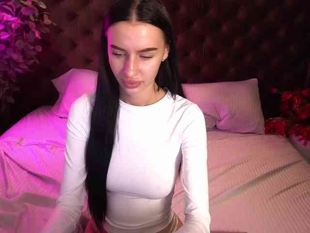 SnowWhiteee webcam