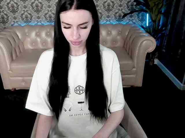 SnowWhiteee webcam