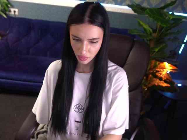 SnowWhiteee webcam