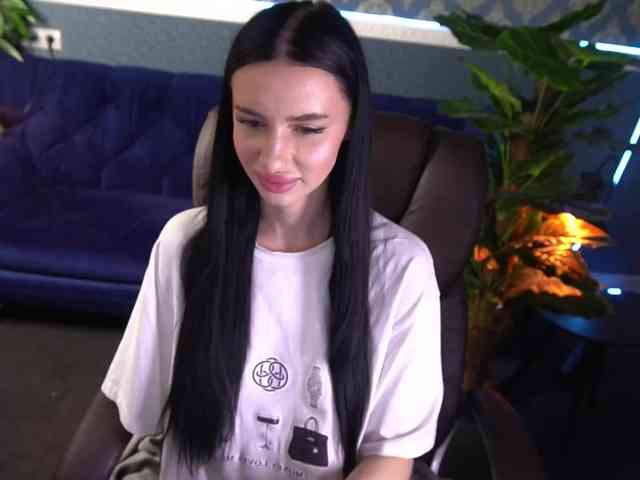 SnowWhiteee webcam
