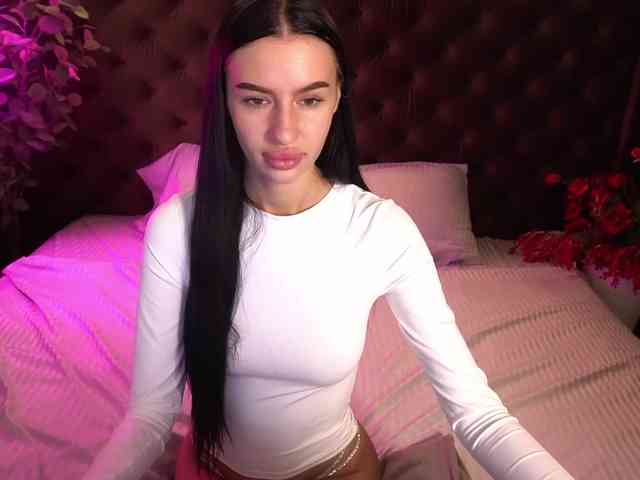 SnowWhiteee webcam