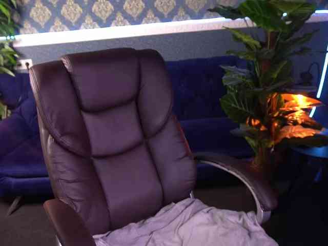 SnowWhiteee webcam