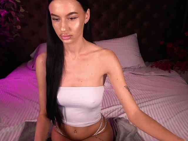 SnowWhiteee webcam