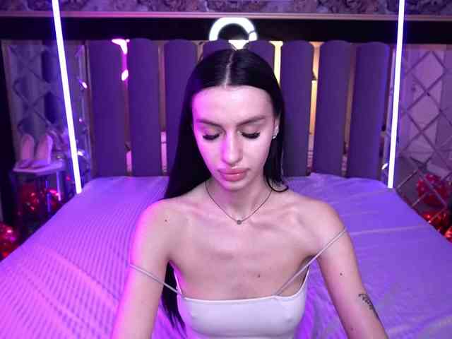 SnowWhiteee Live Webcam on BongaCams