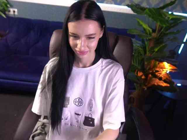 SnowWhiteee webcam