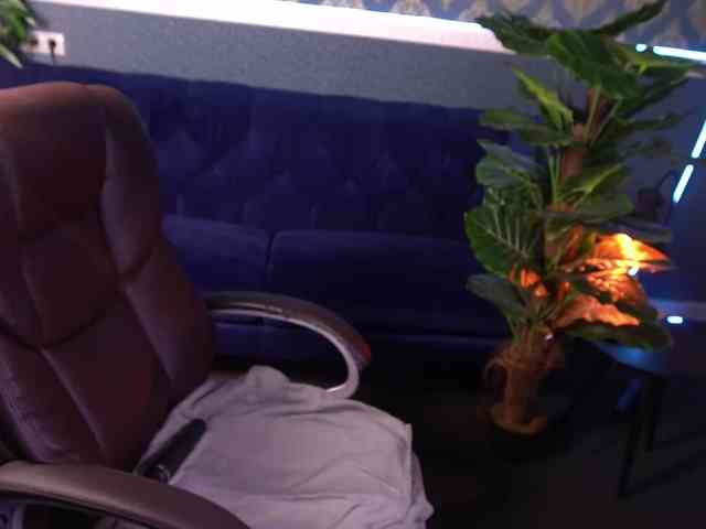 SnowWhiteee webcam