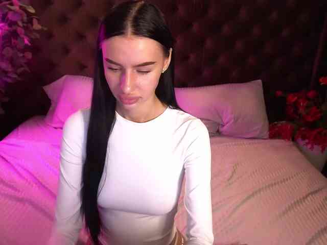 SnowWhiteee webcam