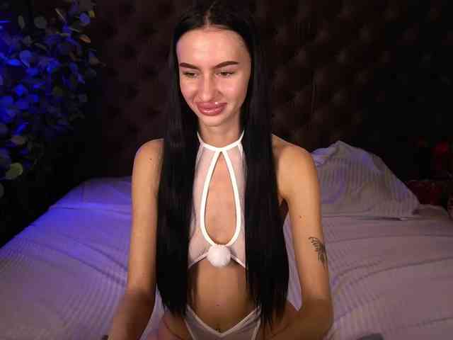 SnowWhiteee webcam