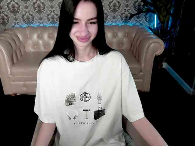 SnowWhiteee webcam