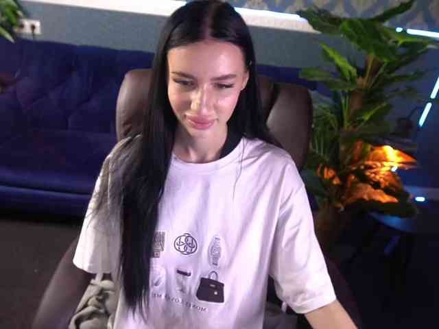 SnowWhiteee webcam