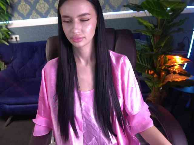SnowWhiteee webcam