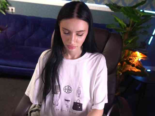SnowWhiteee webcam