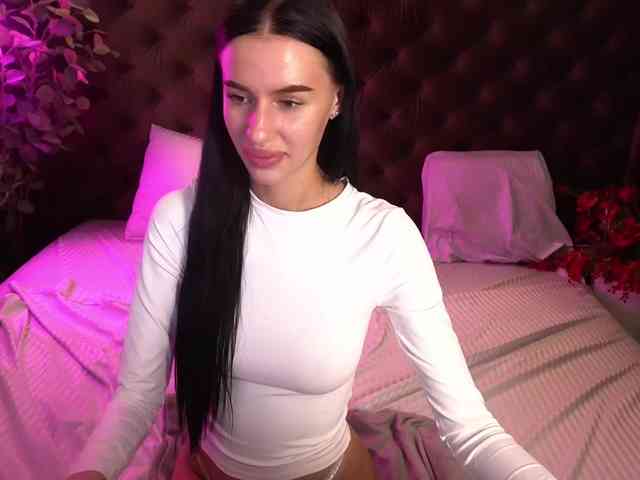 SnowWhiteee webcam