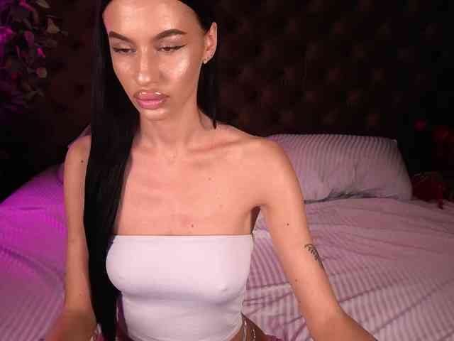 SnowWhiteee webcam