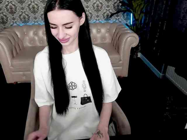 SnowWhiteee webcam