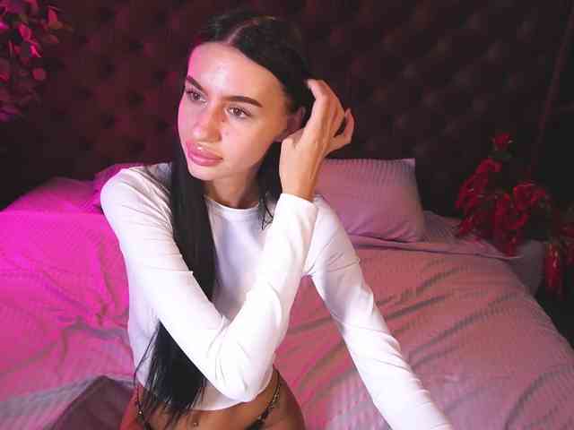 SnowWhiteee webcam