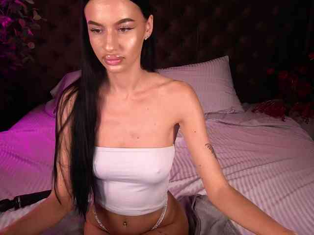 SnowWhiteee webcam