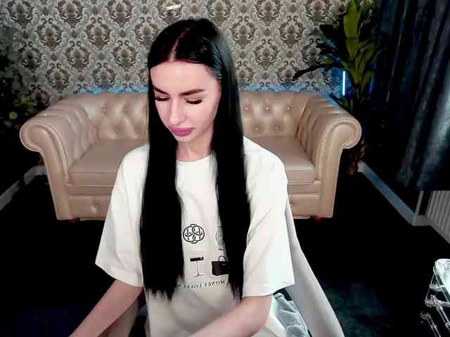 SnowWhiteee webcam