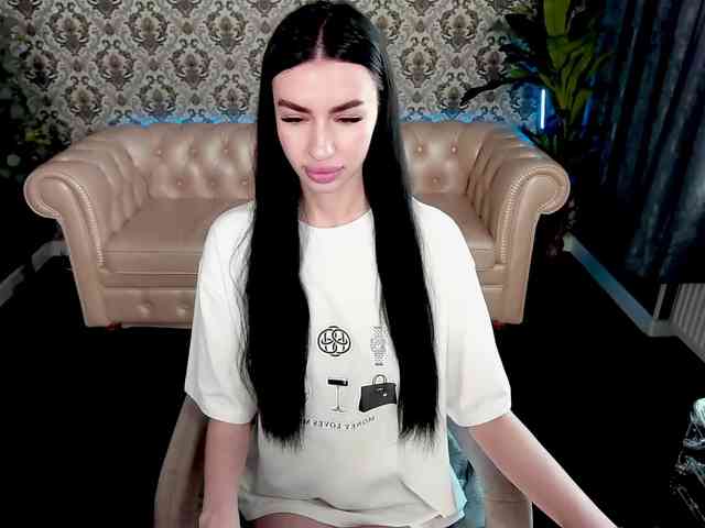 SnowWhiteee webcam