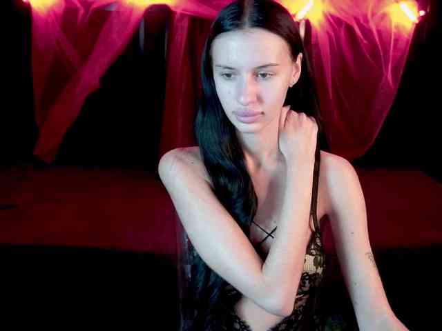 SnowWhiteee webcam