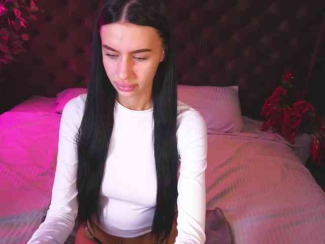 SnowWhiteee webcam