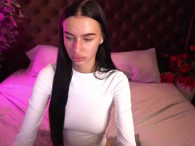 SnowWhiteee webcam