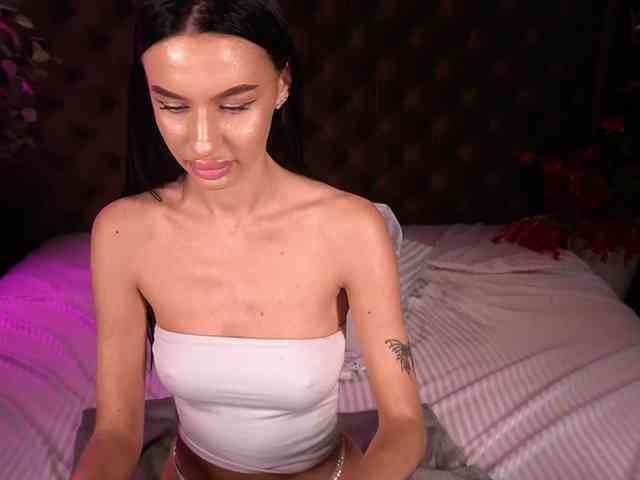 SnowWhiteee webcam