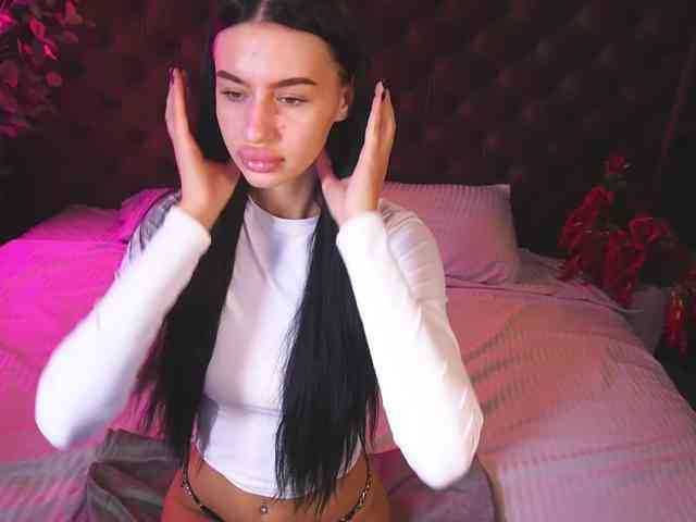 SnowWhiteee webcam