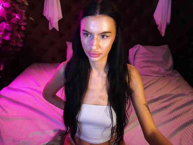 SnowWhiteee webcam