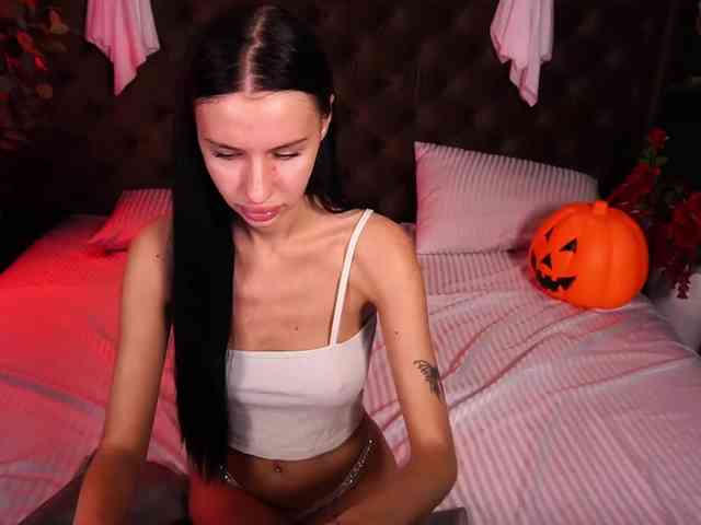 SnowWhiteee webcam