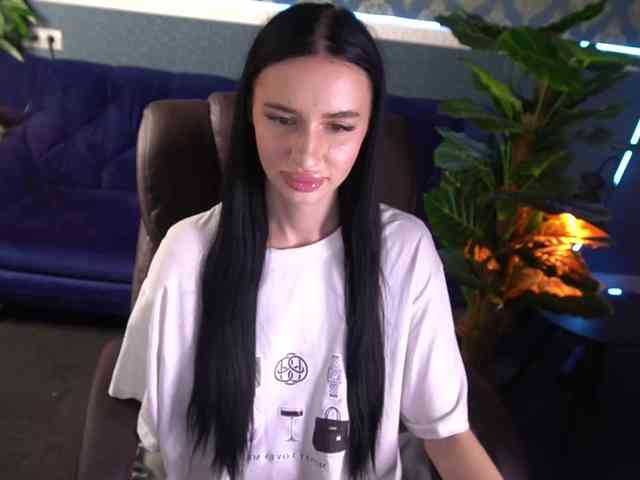 SnowWhiteee webcam