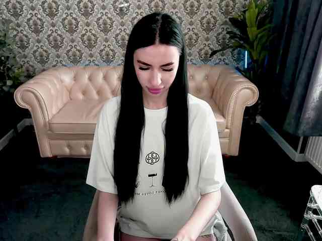 SnowWhiteee webcam