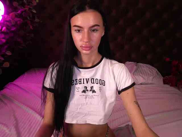 SnowWhiteee webcam