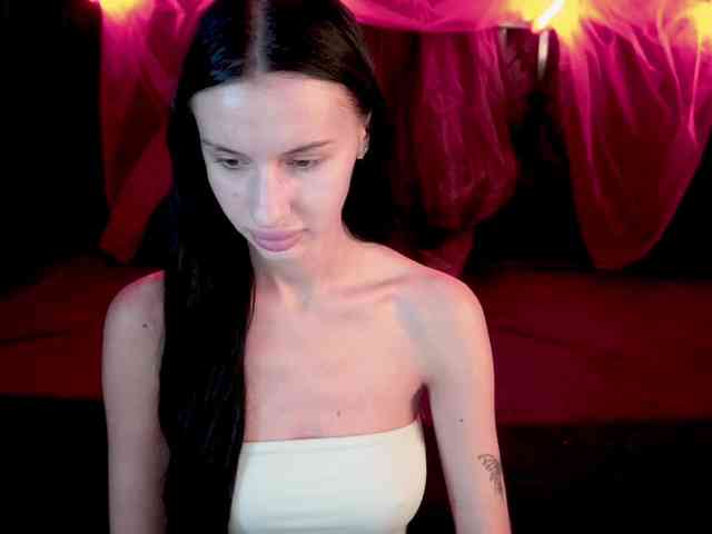 SnowWhiteee webcam