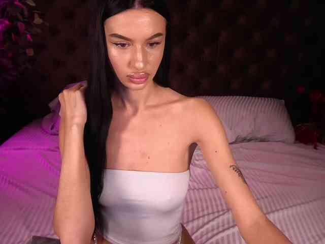 SnowWhiteee webcam