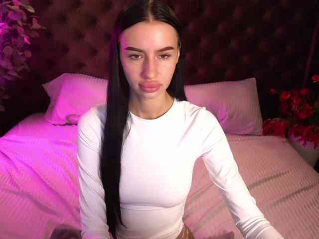 SnowWhiteee webcam