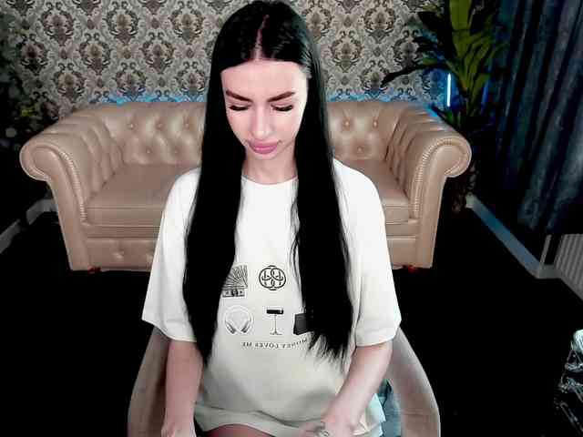 SnowWhiteee webcam